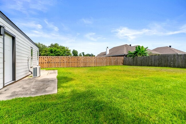 Building Photo - 503 W Sallier St