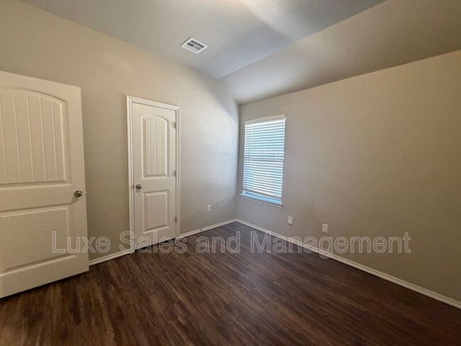Building Photo - 10910 NW 119th St