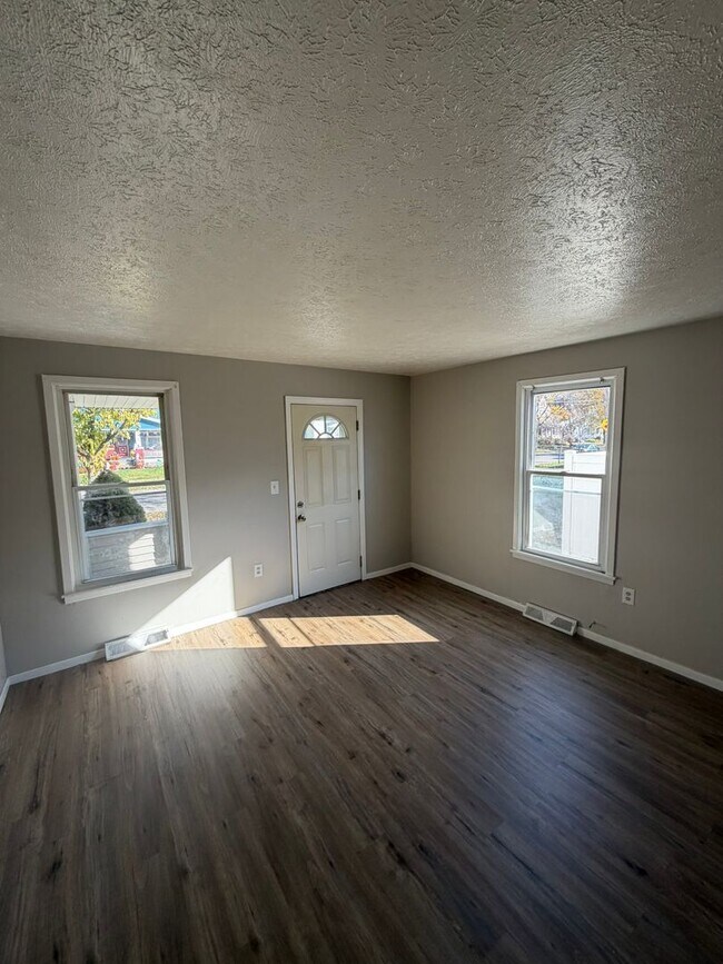 Building Photo - 2200 W 103rd St