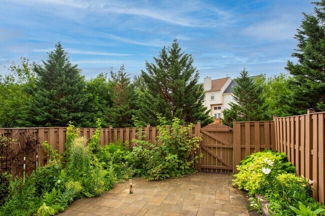 Building Photo - 21707 Leatherleaf Cir