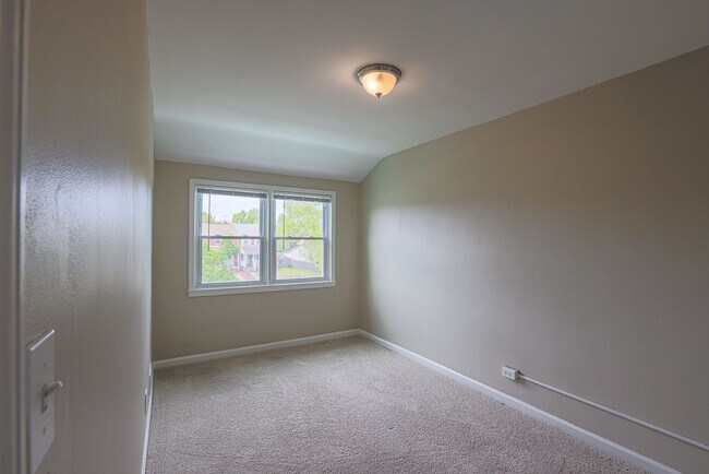 Building Photo - 1113 N Marlyn Ave