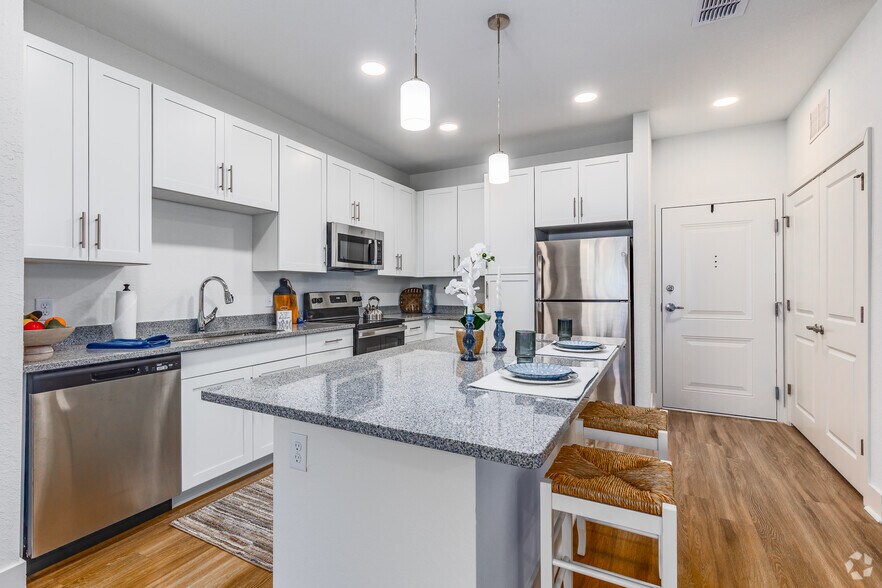 2 BR, 2 BA - 1,057SF - Kitchen - Lamplighter Legacy