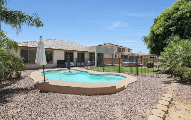 Building Photo - 14284 W Woodbridge Ave