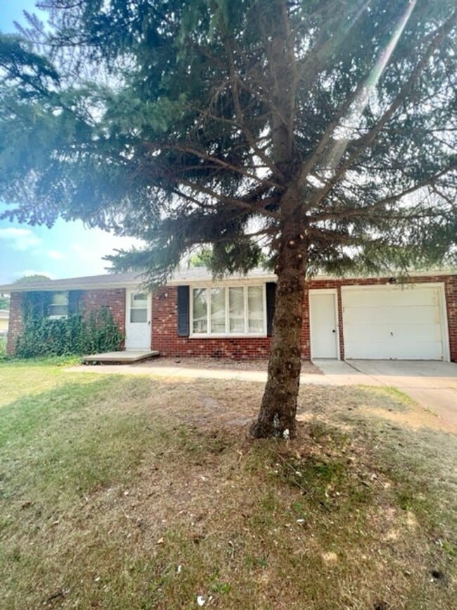 Building Photo - 2489 Trojan Dr