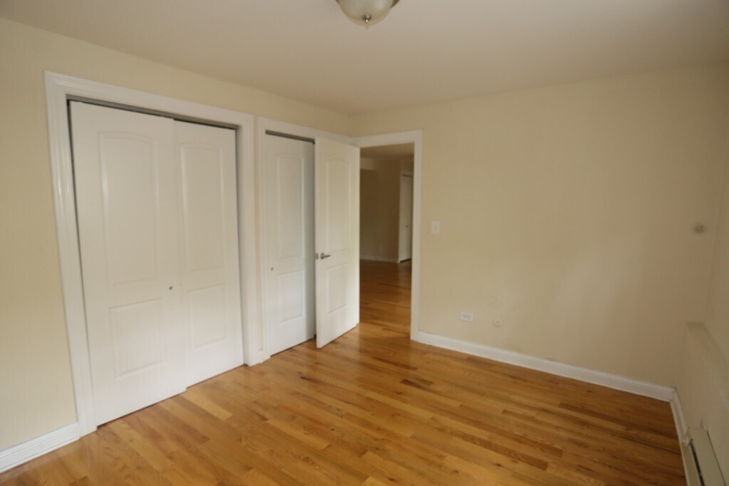 Building Photo - 450 W Barry Ave