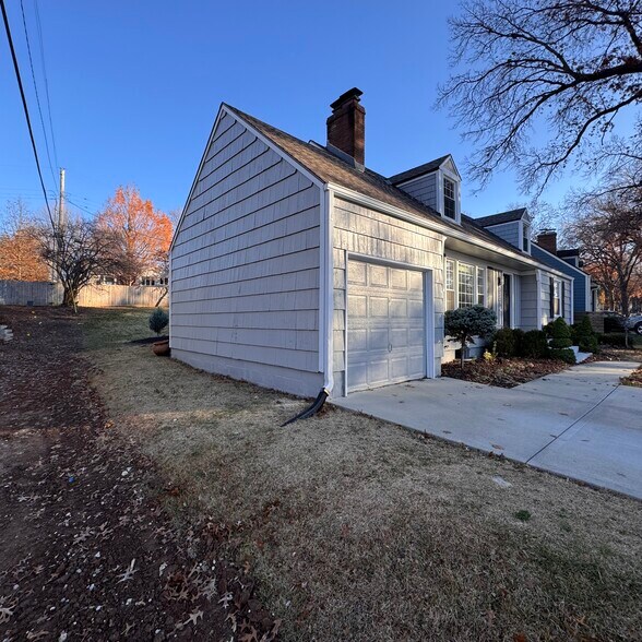 Building Photo - 3306 W 71st Ter