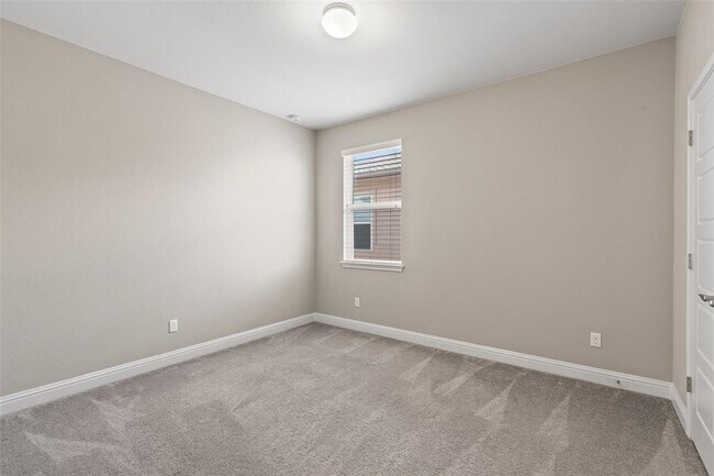 Building Photo - 5004 Mandevilla Dr