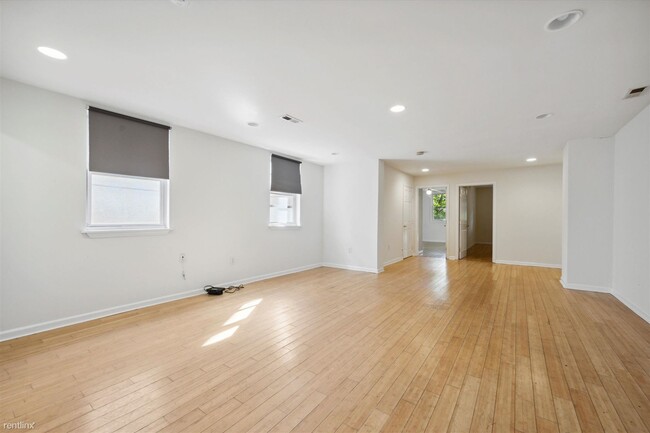 Building Photo - 4 br, 2 bath Triplex - 1708 N 18TH ST Unit...