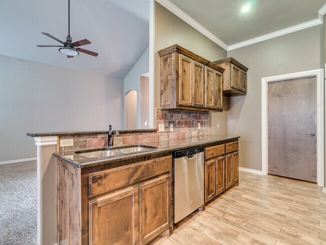 Building Photo - 3813 Normandy Rd