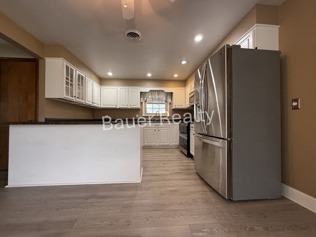 Building Photo - Beautiful County Setting