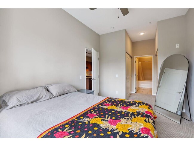 Building Photo - 401 SE Main St