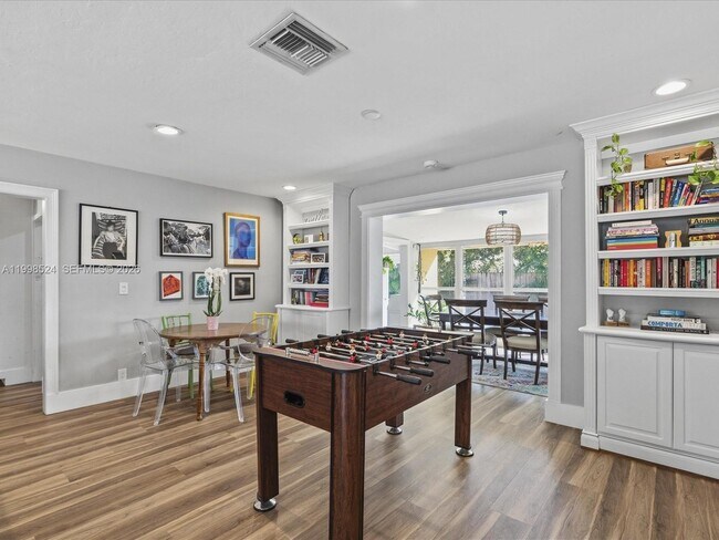 Building Photo - 2648 NE 26th Ave