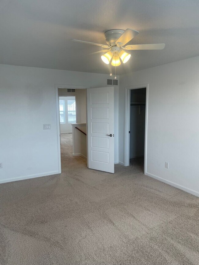 Building Photo - Beautiful home for rent between Parker and...