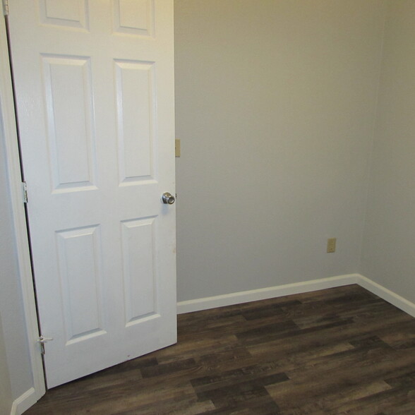 1st downstairs bedroom - 3565 N Tamar Rd