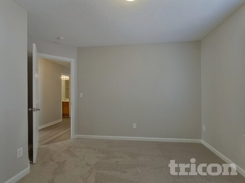 Building Photo - 6010 Deer View Pl