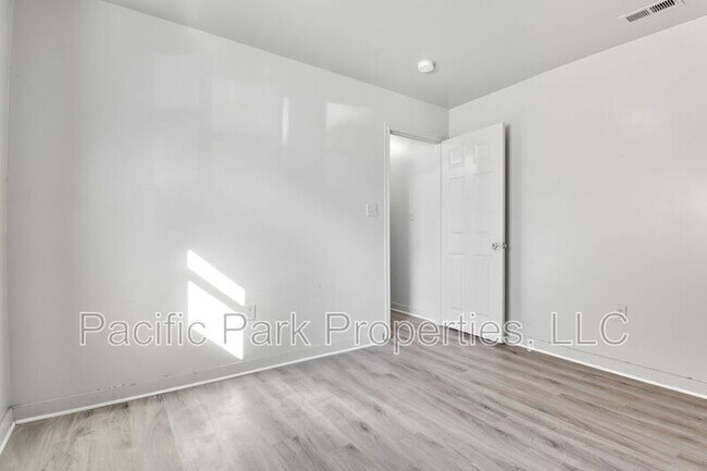 Building Photo - 502 S Holmes Ave