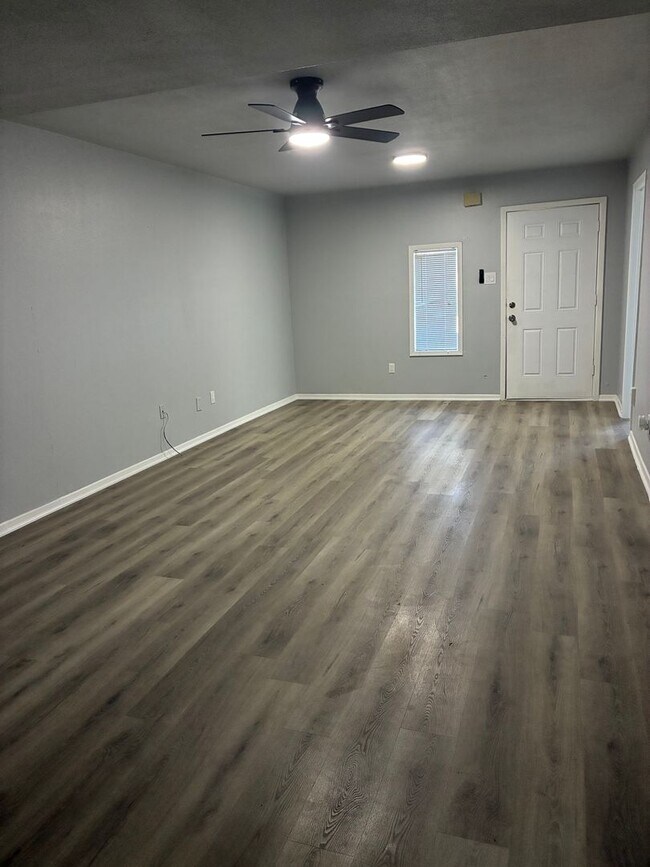 Building Photo - 4950 Cloyce Ct