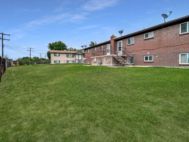 Building Photo - $0 DEPOSIT OPTION. 2 BED 1 BATH IN SOUTH WESTMINSTER, NEW CARPET!