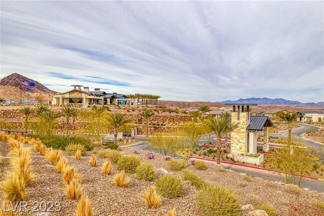 Building Photo - 10 Sun Lily Ln