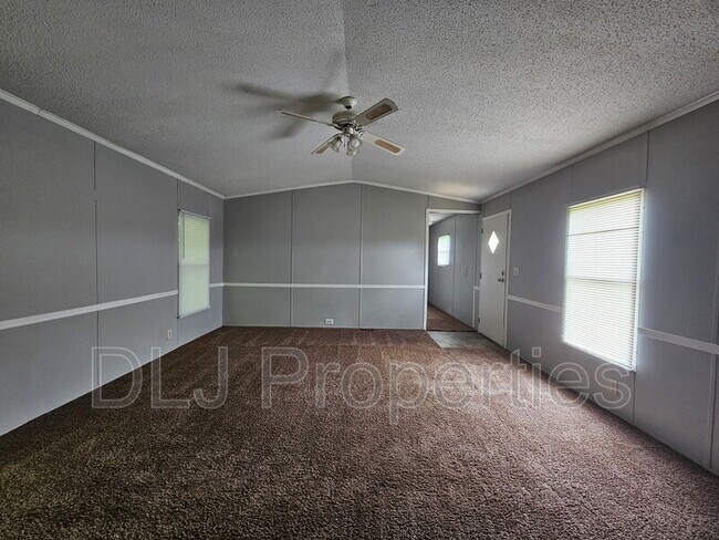 Building Photo - 120 E Dumplin Valley Rd