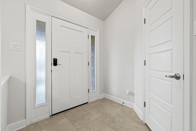 Building Photo - 13301 Lago Acero