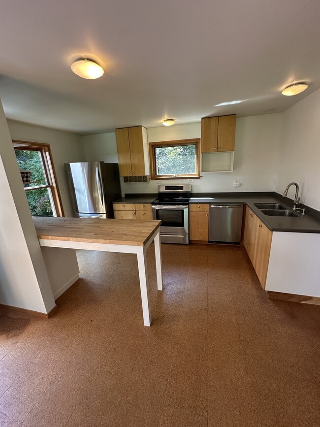 Building Photo - 62 Mt Pleasant Rd