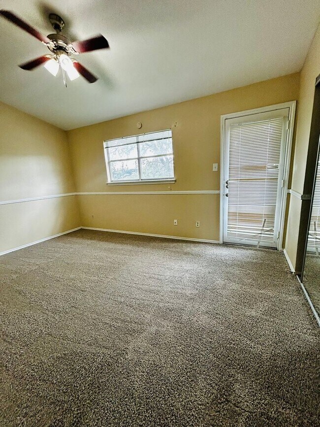 Building Photo - 1841 River Crossing Cir