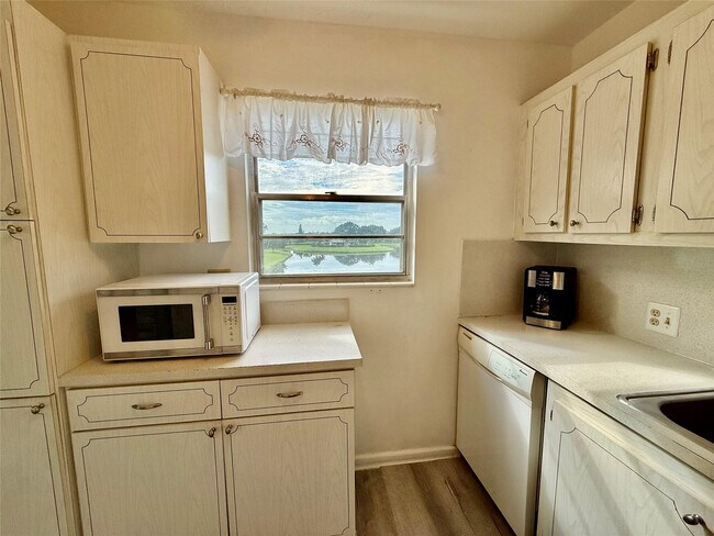 Building Photo - 326 Preston H