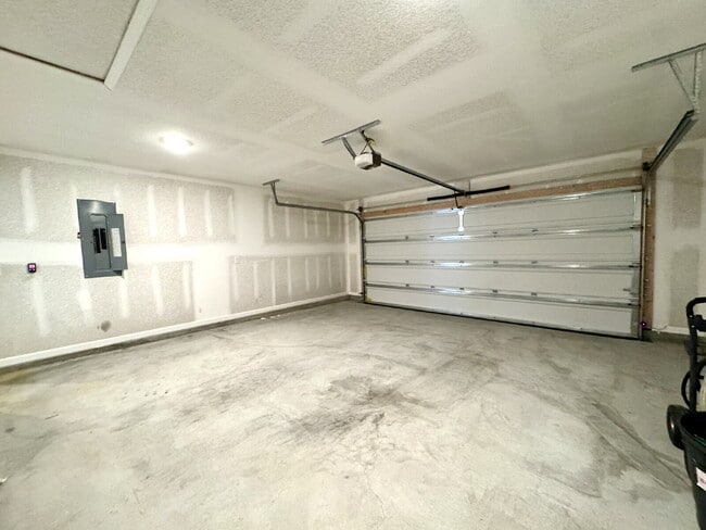 Building Photo - Beautiful 4 Bedroom Home in Brighton Oaks – Convenient to Tyndall AFB!
