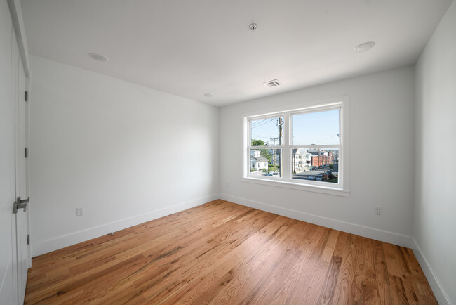 Building Photo - Park & Main Luxury Rentals
