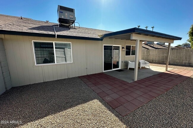 Building Photo - 3016 W Monona Dr