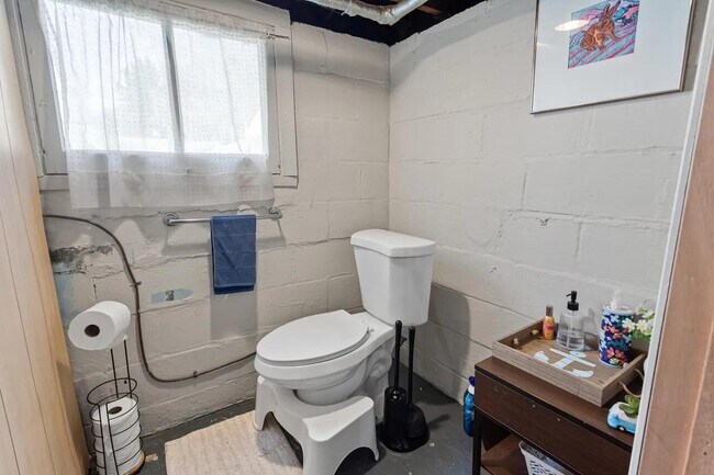 Building Photo - 22713 Lanse St