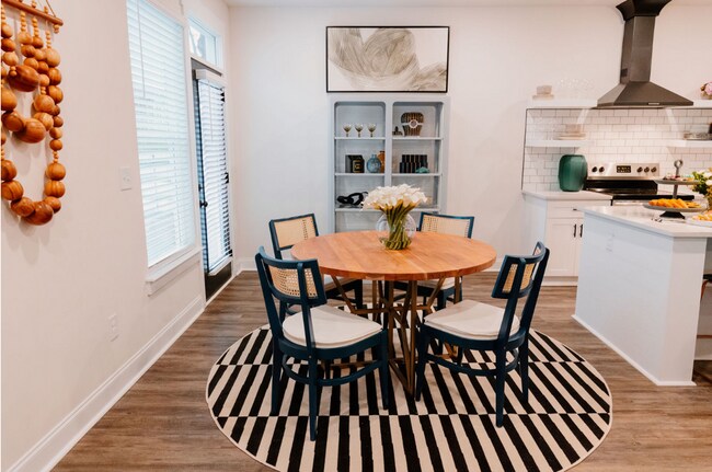 Building Photo - FURNISHED SKYE SINGLE FAMILY HOME