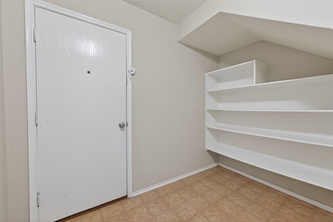 Building Photo - 20631 Tayman Oaks Dr