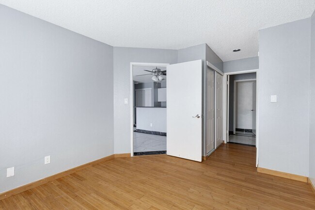Building Photo - Spacious Studio On The First Floor!