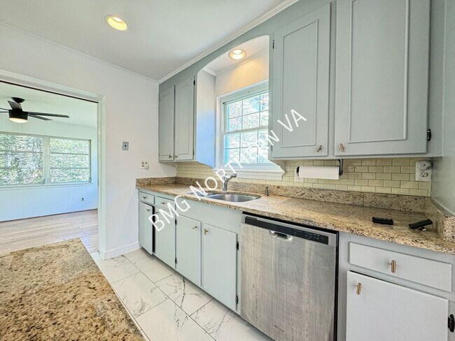 Building Photo - 6600 Braddock Rd