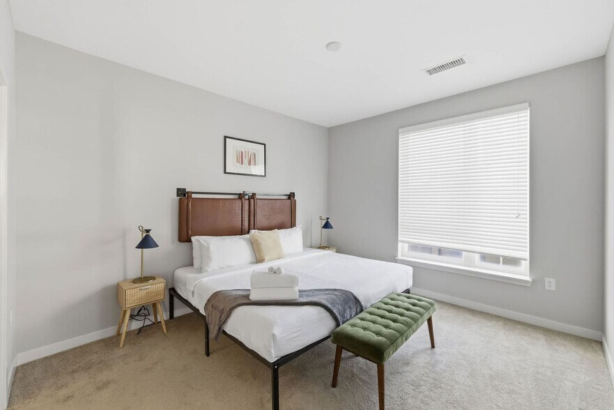 Building Photo - 421 E Market St