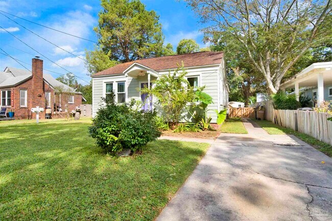 Building Photo - 1306 E Hernandez St