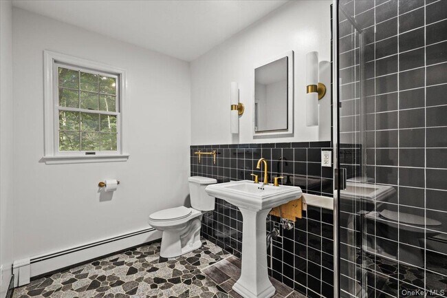 Building Photo - 520 Croton Falls Rd