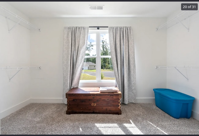 Building Photo - 6643 White Oak Ln