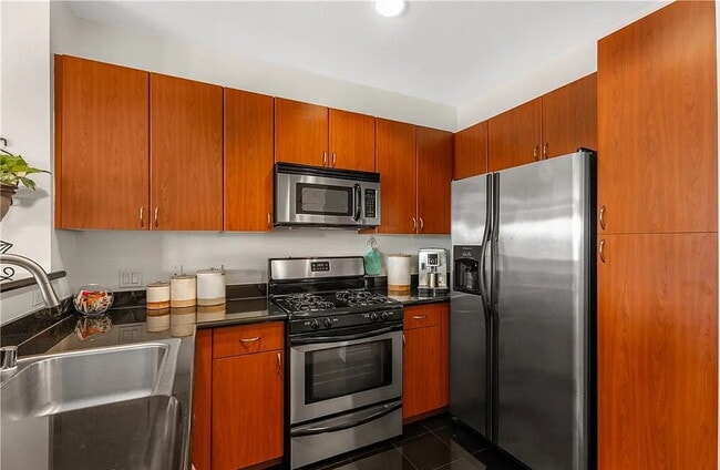Building Photo - "Chic 1-Bedroom Retreat in Anaheim with Gl...