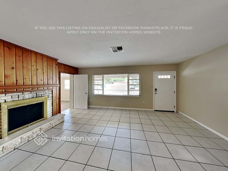 Building Photo - 2310 Sandrala Dr