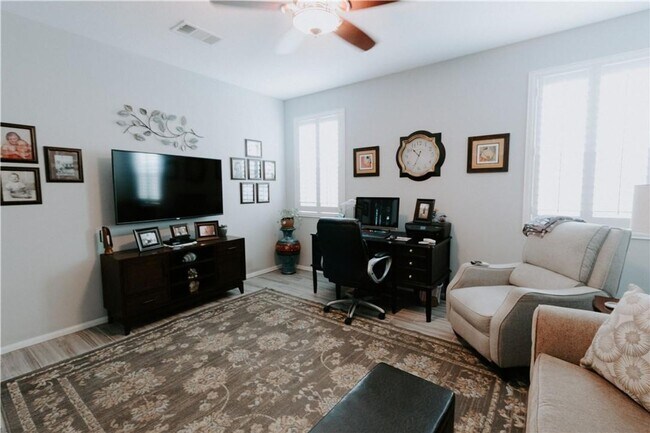 Building Photo - Single Story Home with Lush Backyard! Comi...
