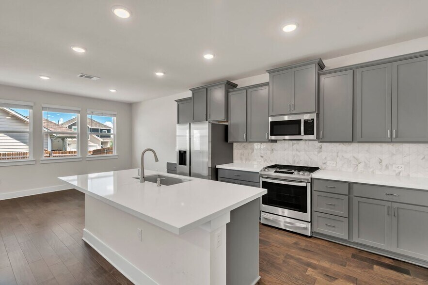 Building Photo - 15607 Ellinger Dr