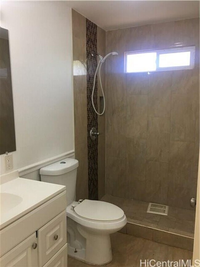 Building Photo - Single Level 4 Bedroom, 2 Full Bath with C...
