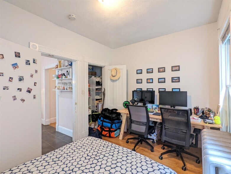 Building Photo - 390 Washington St