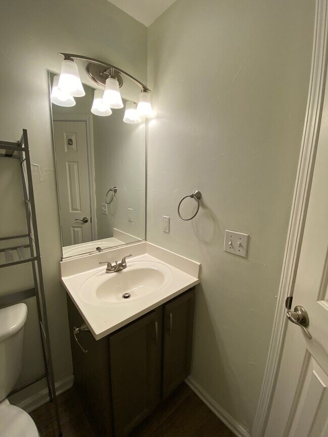 Building Photo - West AVL - Spacious Home in Scenic Bluff S...
