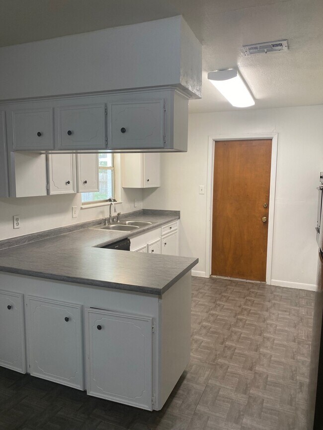 Building Photo - 7143 Triola Ln