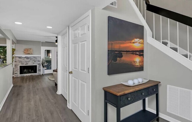 Building Photo - 3 Bedroom 3 Bathroom Condo in Yacht Cove