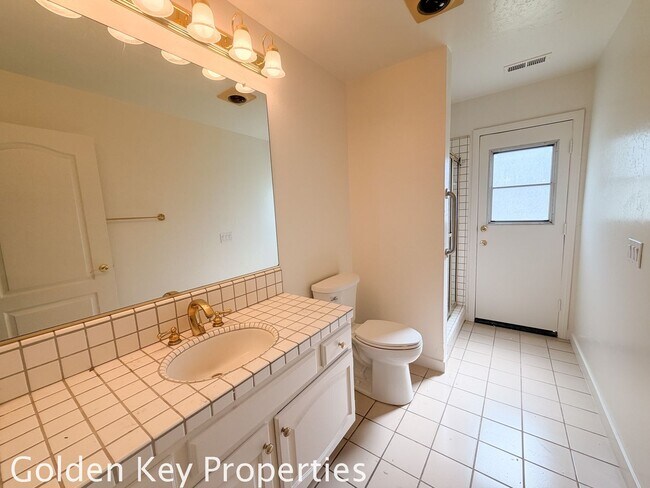Building Photo - Beautiful home in Desirable Carlsbad Neighborhood!